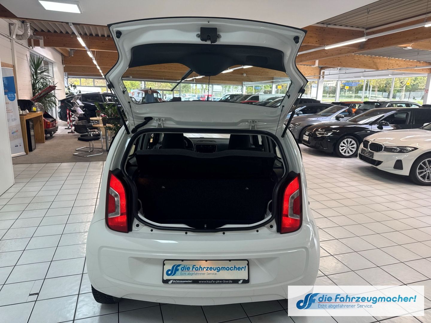 Fahrzeugabbildung Volkswagen up! take GA teilb.Rücksb AUX MP3 CD Tagfahrlicht