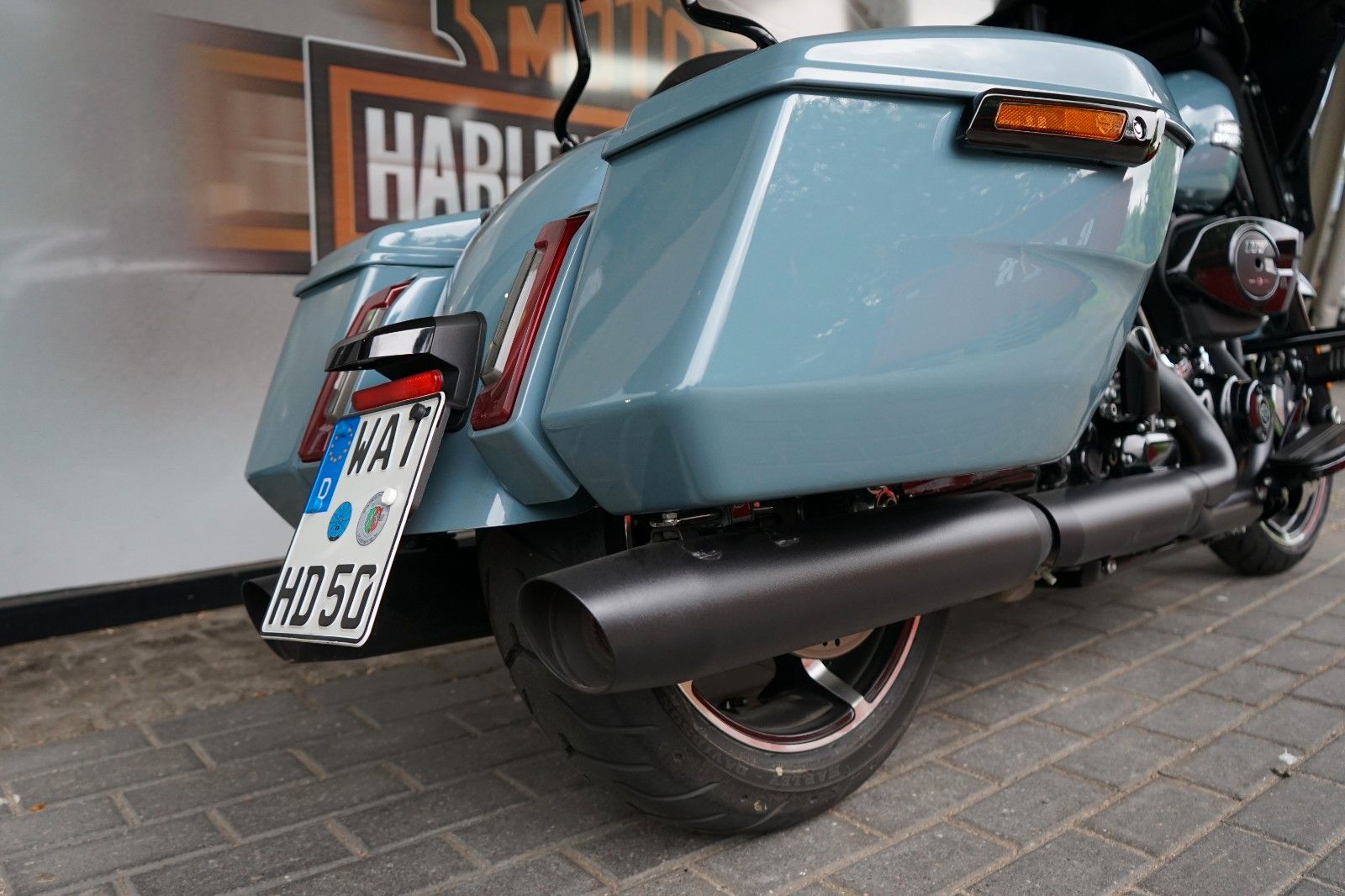 Fahrzeugabbildung Harley-Davidson Street Glide FLHX Black Finish mit Sissy Bar