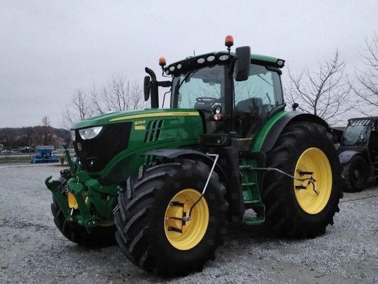 John Deere 6215R