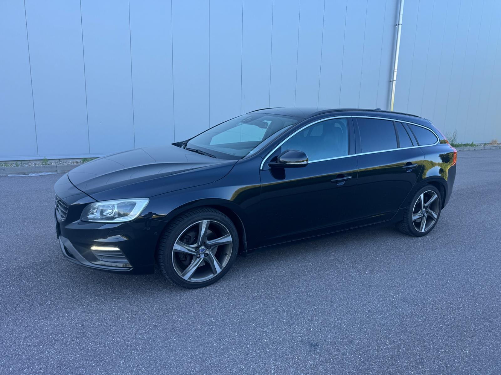Volvo V60 AWD*AUTOMATIK*R-DESIGN*329PS*POLESTAR