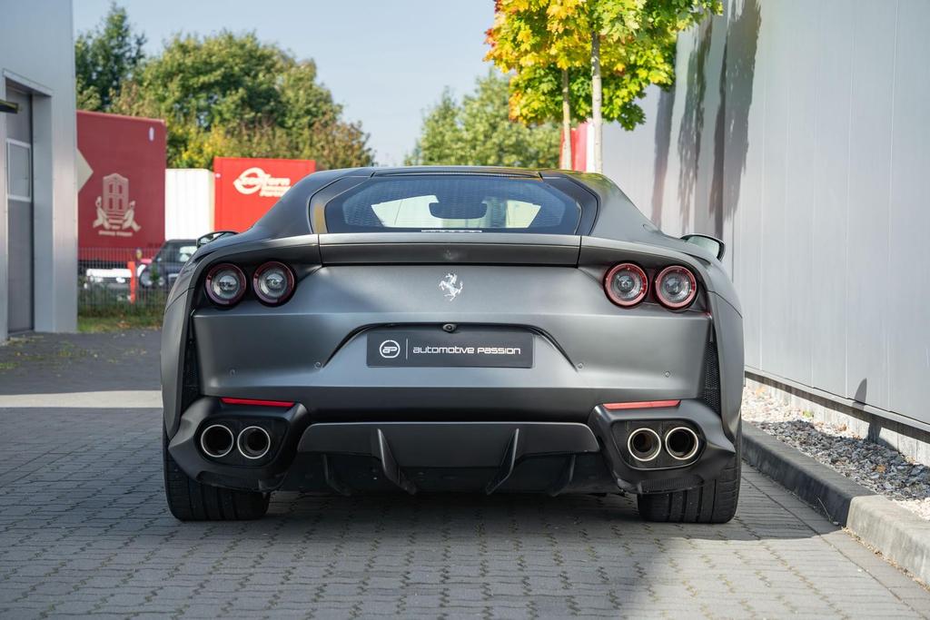 Ferrari 812