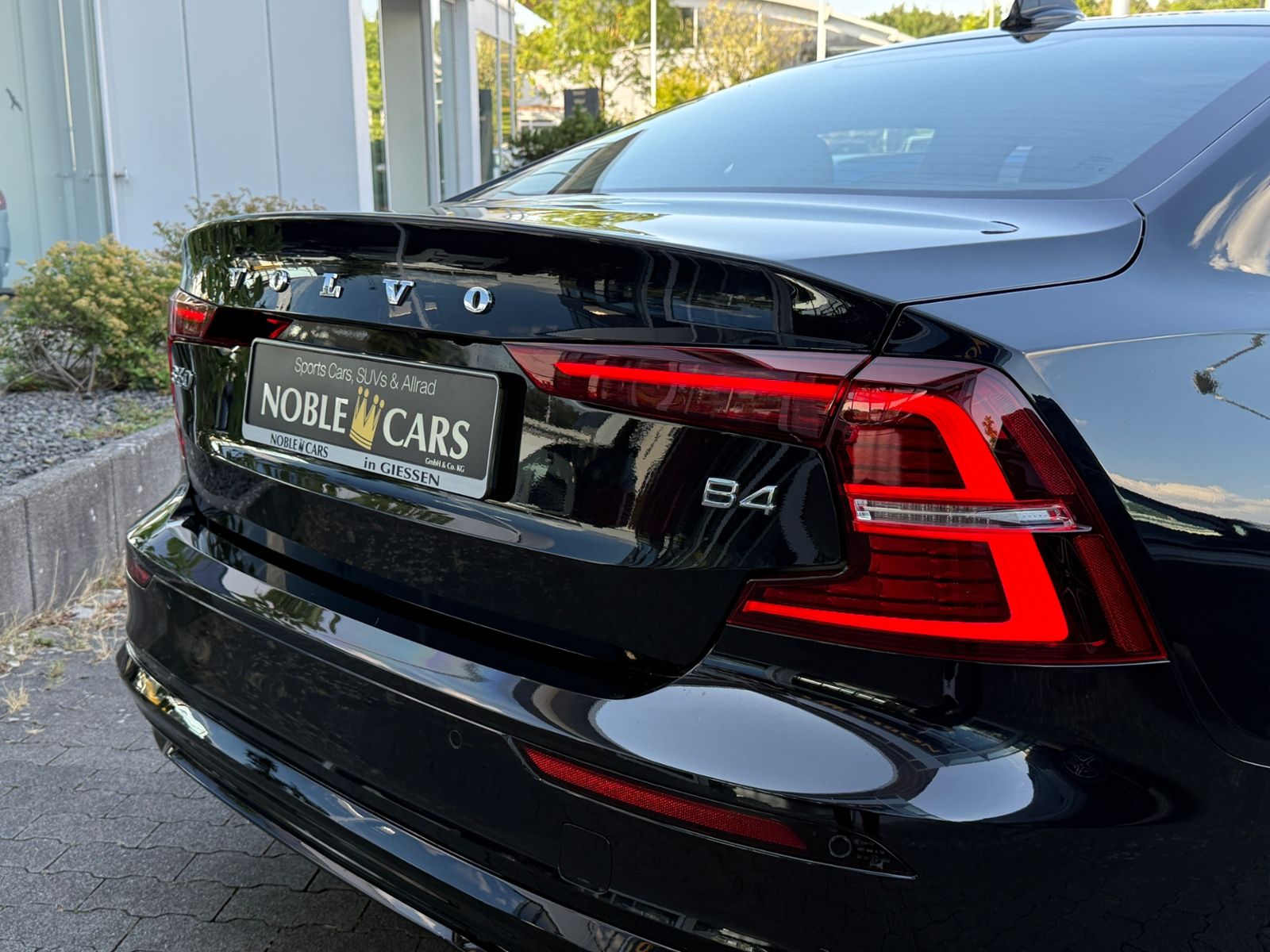 Fahrzeugabbildung Volvo S60 Lim. Plus Dark PANO H/K LED 20"