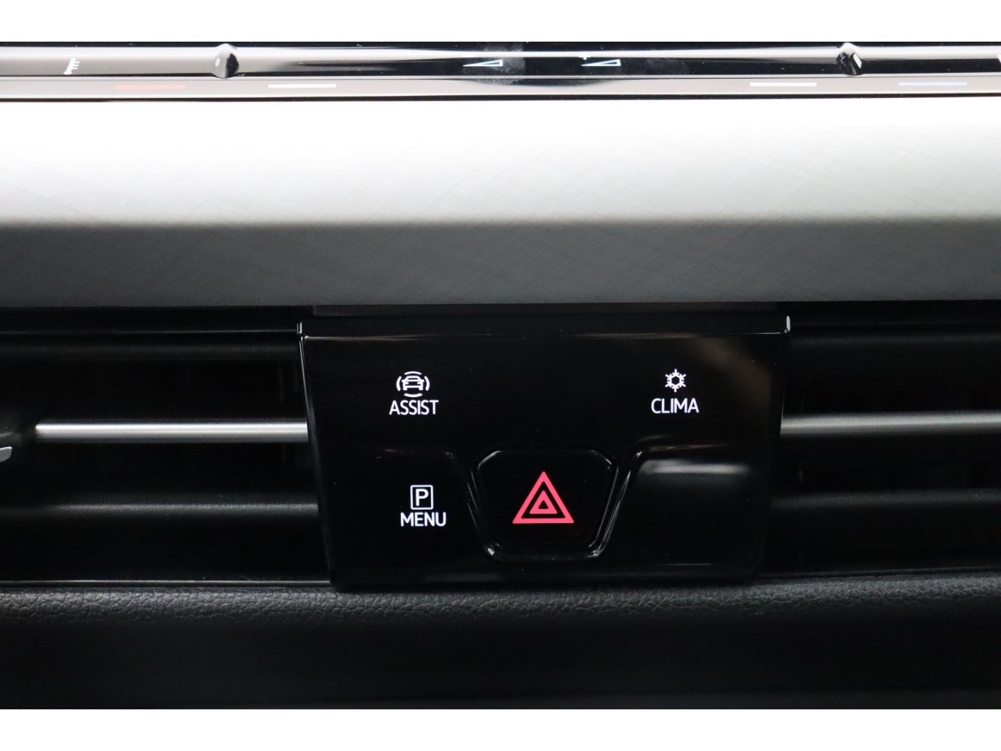 Fahrzeugabbildung Volkswagen Golf VIII Variant Life AHK SHZ ACC