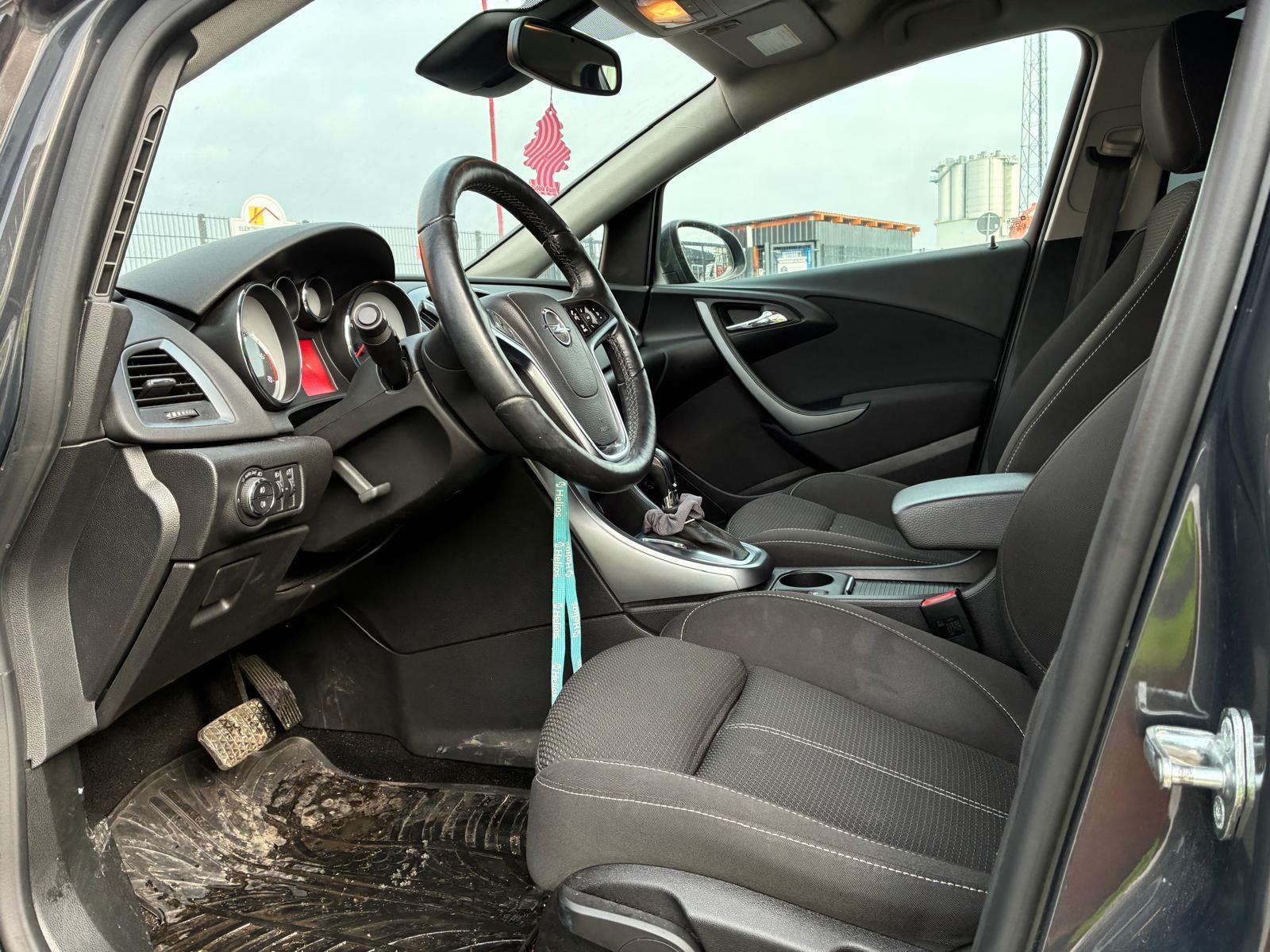 Opel Astra 2015 — photo 8