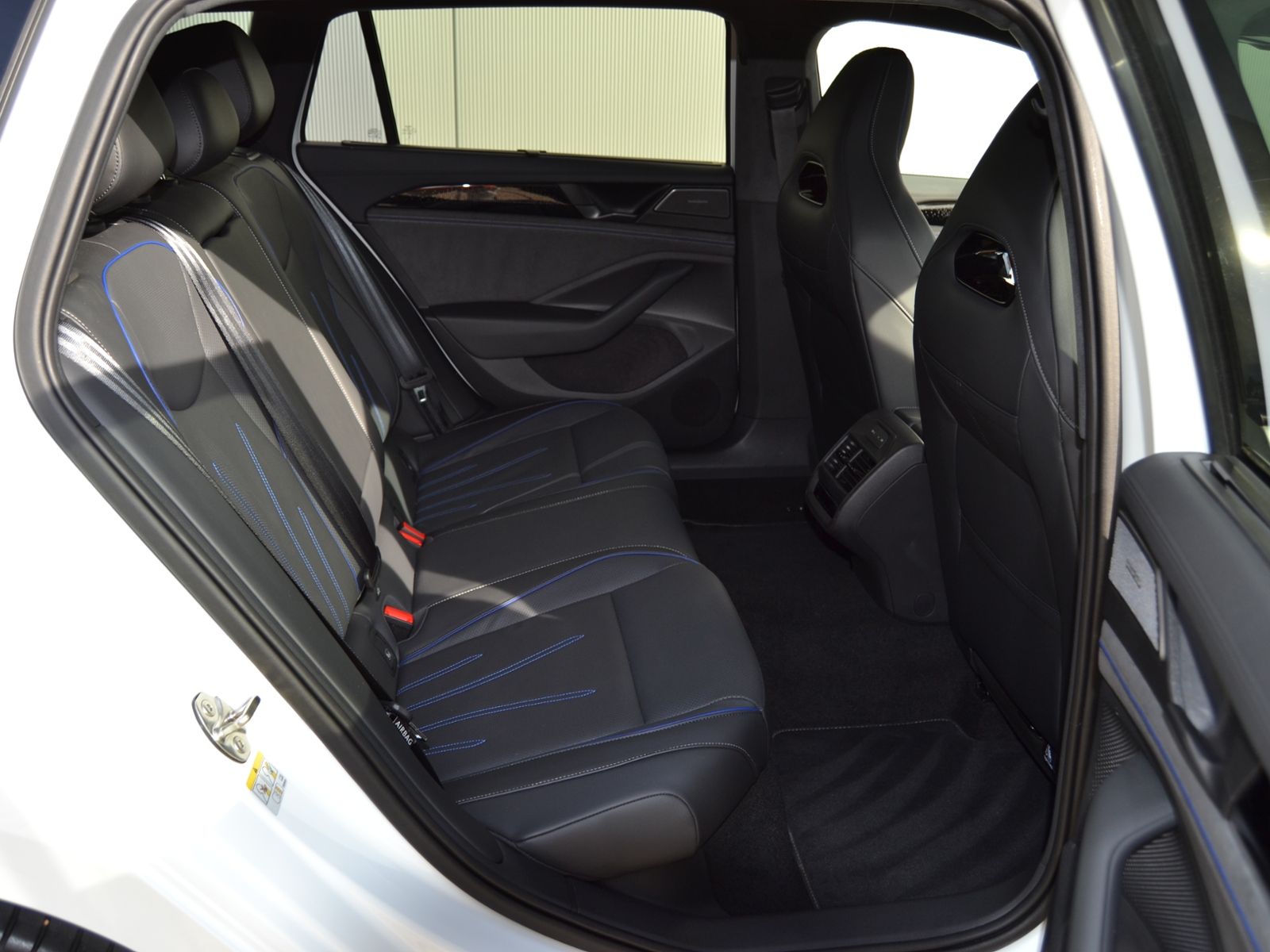 Passat Variant 2.0 TDI 193 PS 4M DSG R-Line Sign