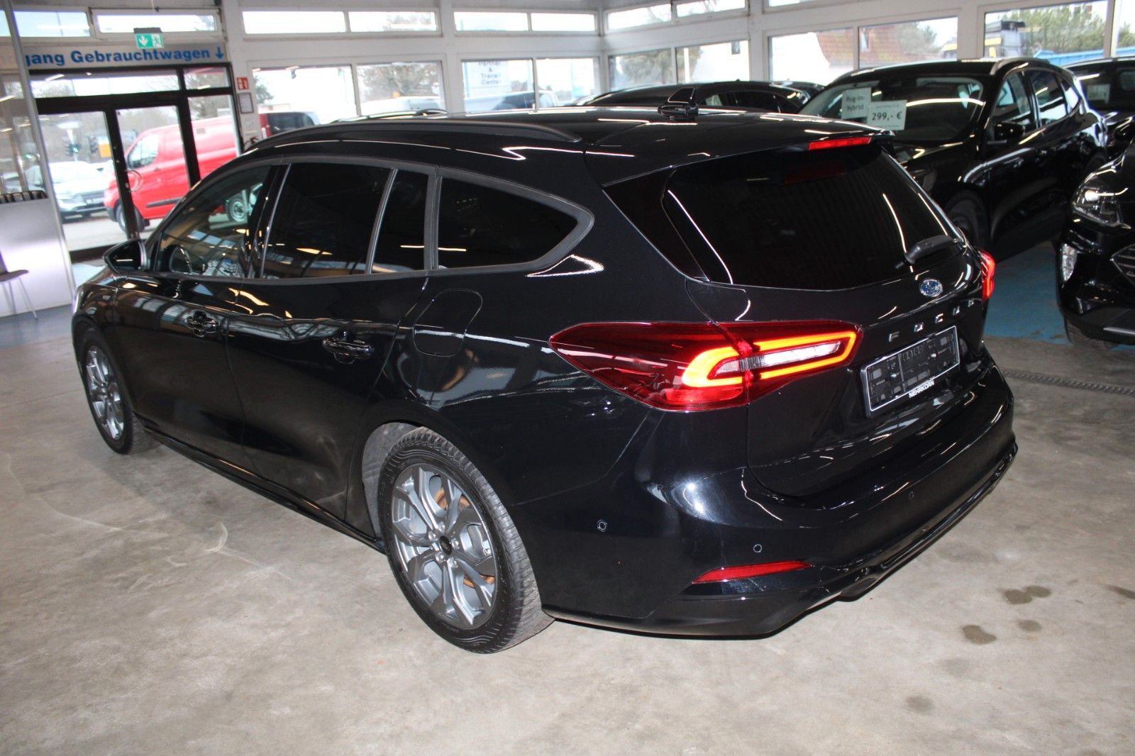 Fahrzeugabbildung Ford Focus ST-Line X Aut. LED ACC Leder Pano HUD Wint