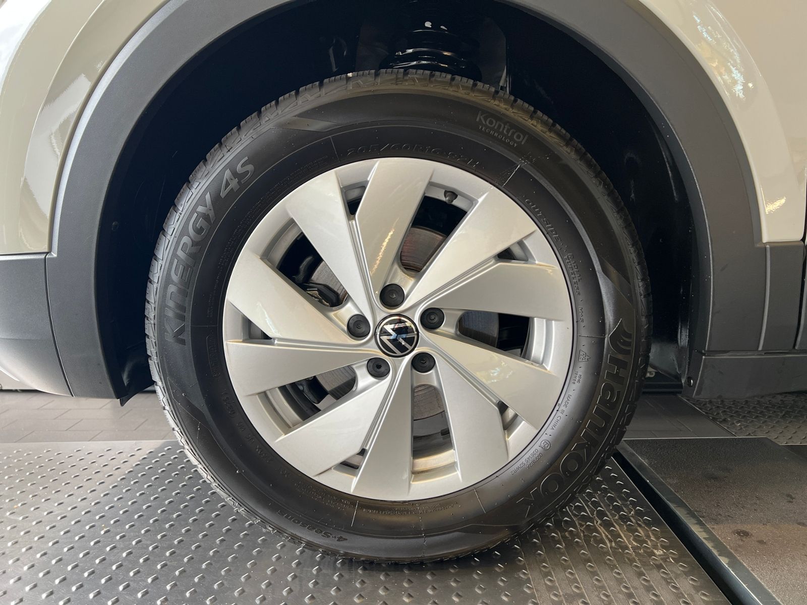 Fahrzeugabbildung Volkswagen T-Cross Life 1.0 TSI *LED, ACC, Navi, Kamera, 16
