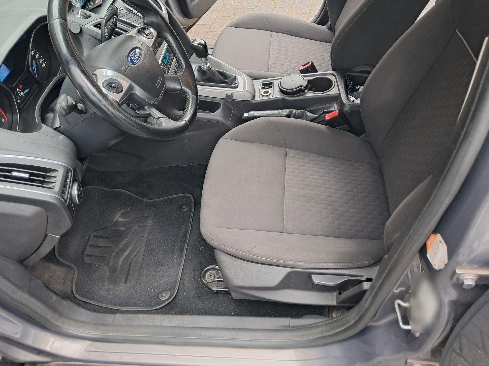 Ford Focus 2014 — photo 7