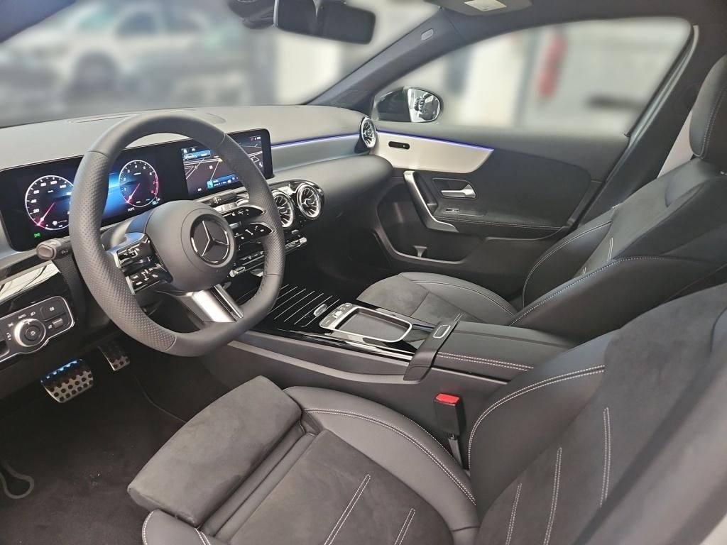 Fahrzeugabbildung Mercedes-Benz A 200 Limo ++SPECIAL-EDITION+AHK+KEYLESS+MULTI++