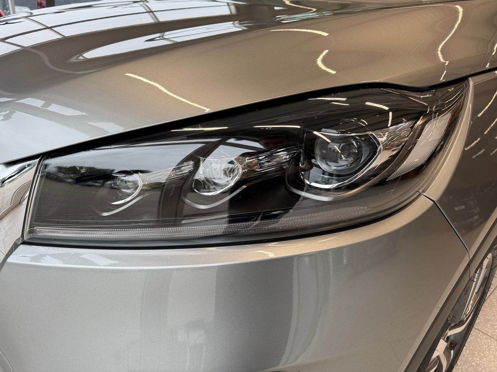 Fahrzeugabbildung Kia SORENTO 2.2D AWD AT8 PLATINUM