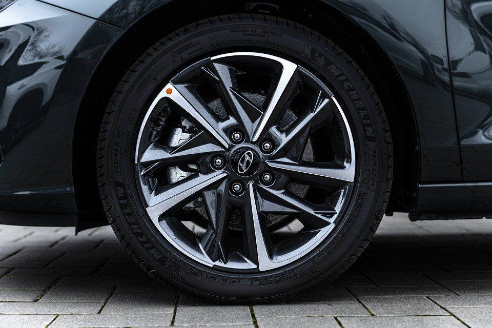 Fahrzeugabbildung Hyundai i30 Kombi 1.0T 100PS DCT ADVANTAGE Plus-Paket