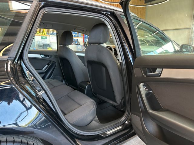 MYAUTOCENTER – Gebraucht- und Jahreswagen mit Werkstattservice in Pfaffenhofen Audi A4 Avant Attraction *BI-XENON*KLIMAAUTOM*ALLRAD*