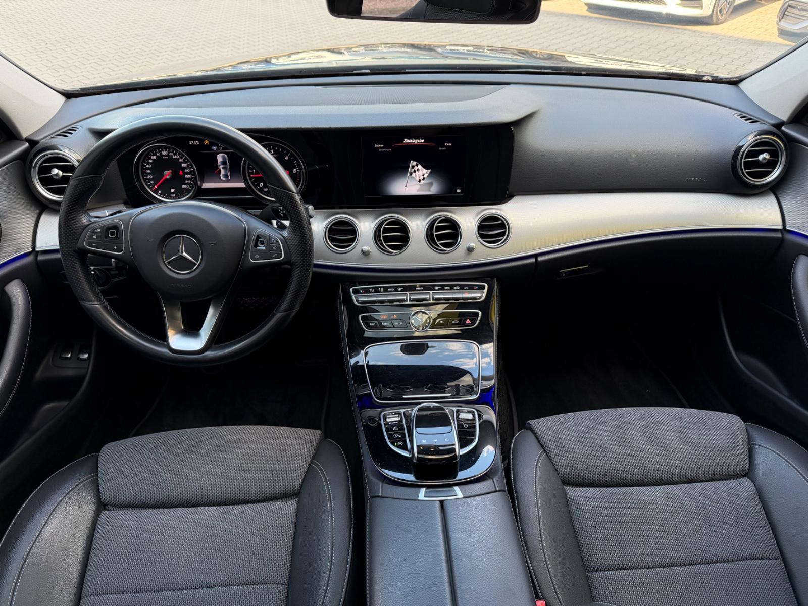 Mercedes-Benz E 220 d/AUTOMATIK/LED/LEDER/SHZ/NAVI/KAMERA