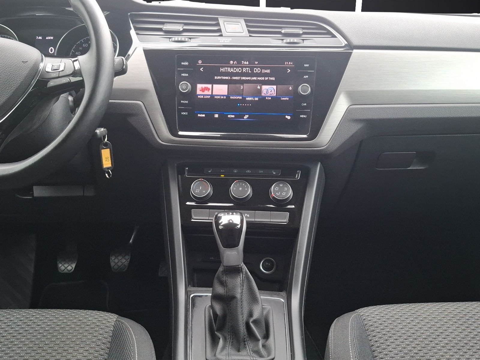 Fahrzeugabbildung Volkswagen Touran TSI Comfortline LED AHK Navi ACC RFK SH