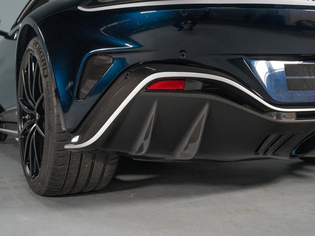 Aston Martin V12 Vantage