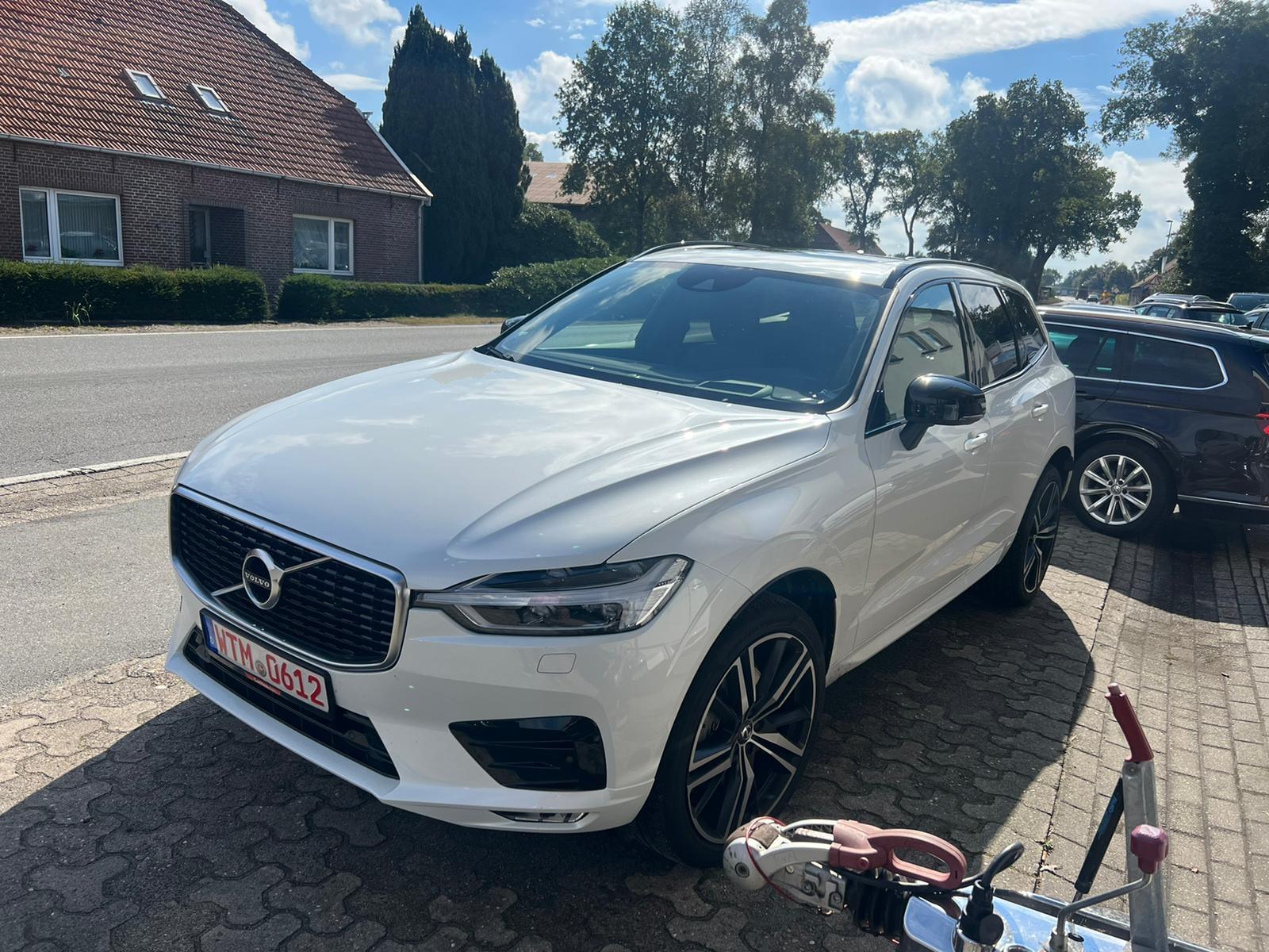 Volvo XC60 T4 R-DESIGN 2WD*LED*PANO*HUD*RFK*21"*AHK*WR