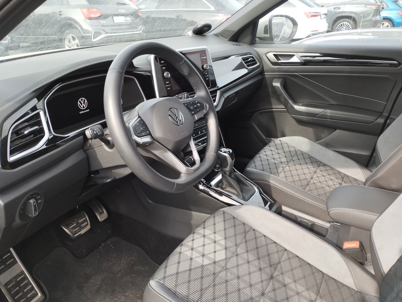 Fahrzeugabbildung Volkswagen T-Roc 1.5 TSI R-Line NEU43T DSG ACC Kamera LED