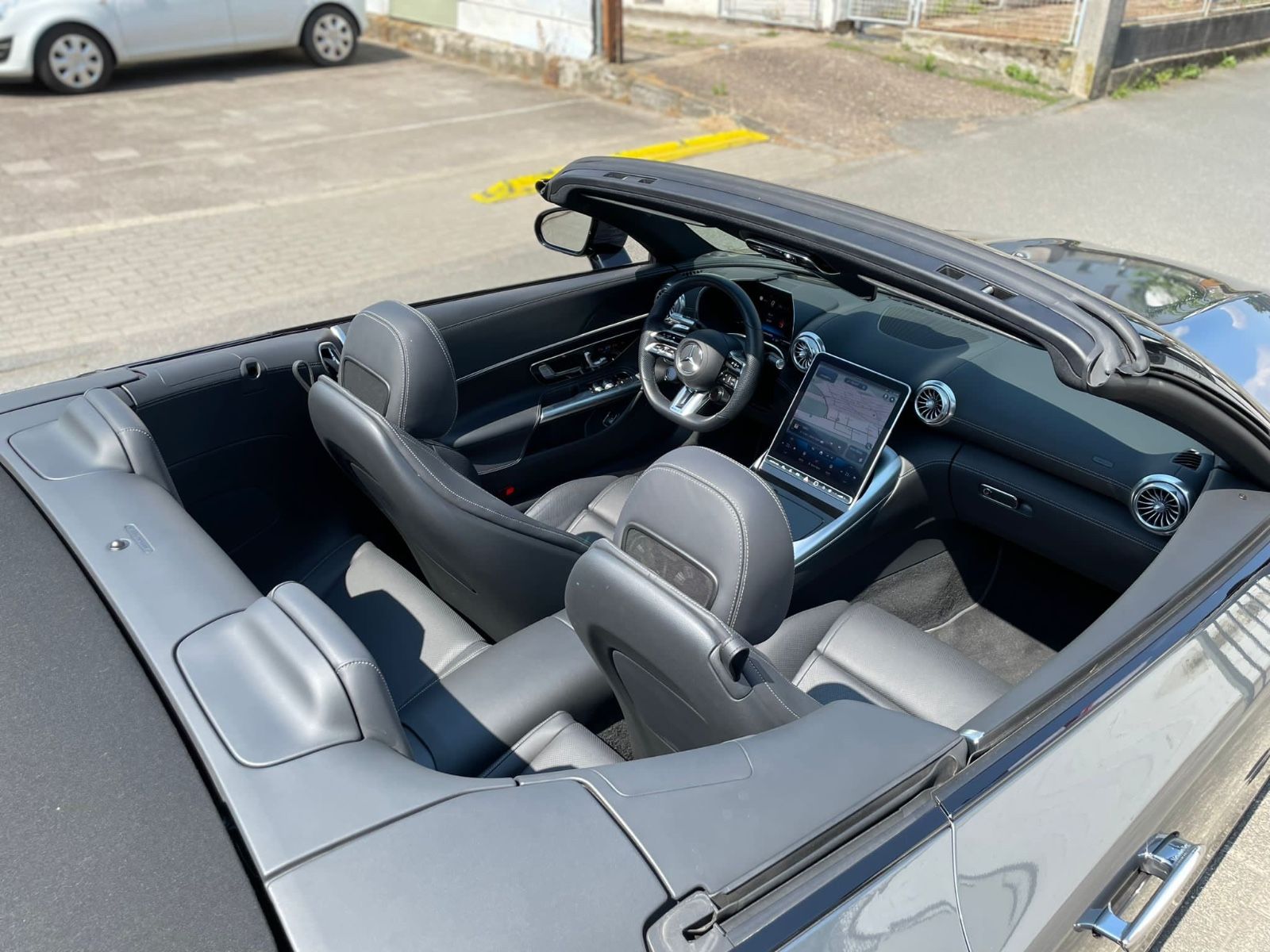 Fahrzeugabbildung Mercedes-Benz SL 63 AMG 4MATIC+ Head-Up 21" Lift Massage 360°