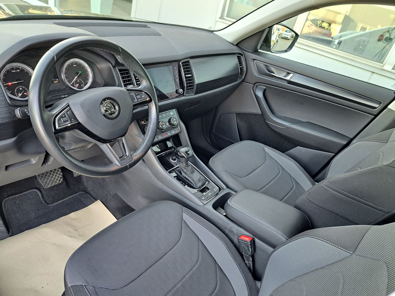 Fahrzeugabbildung SKODA Kodiaq 2.0 TDI DSG 7-SITZE LED NAVI KAMERA ACC