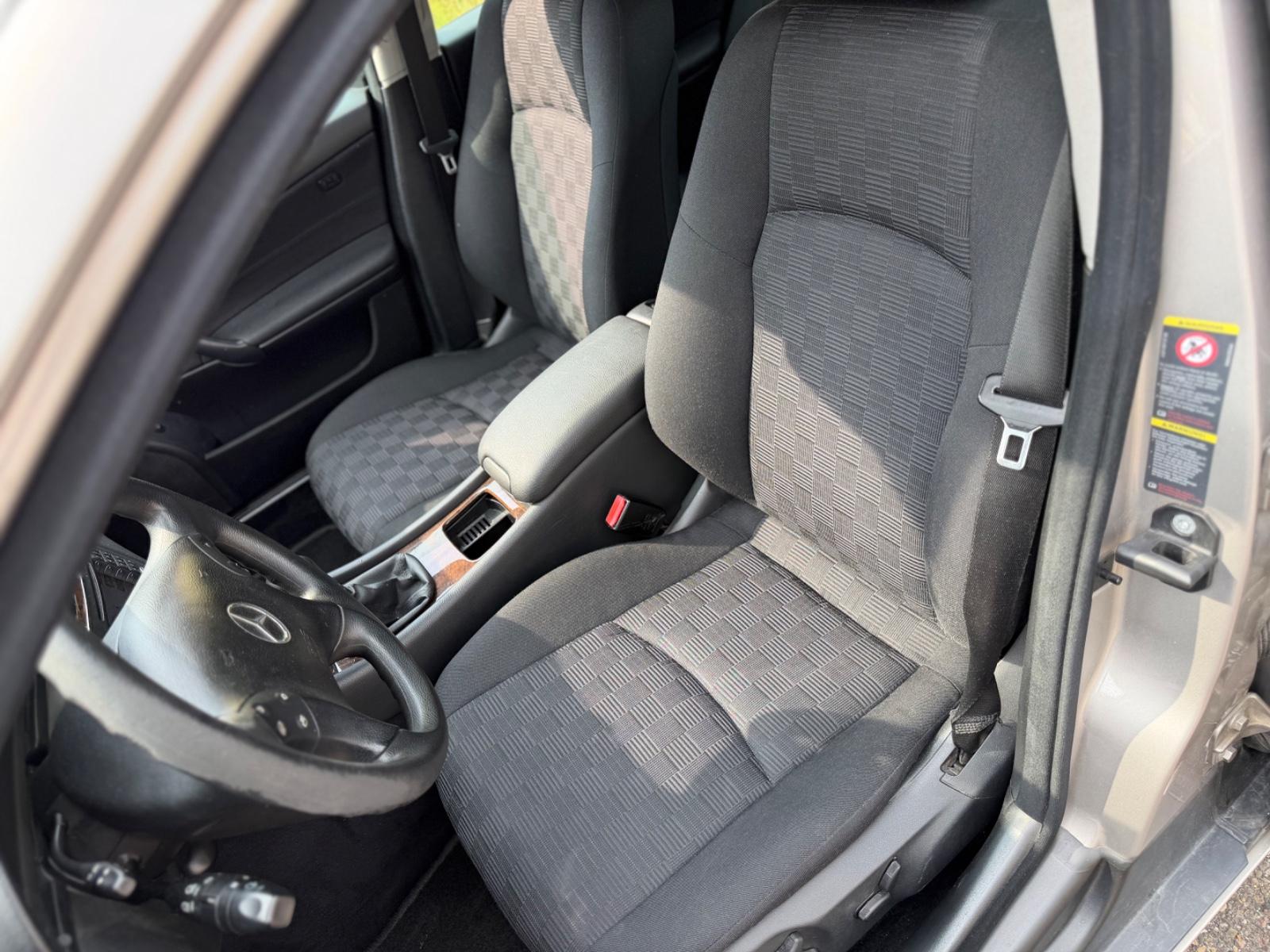 Mercedes-Benz C220 2006 — photo 9