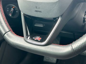 Fahrzeugabbildung SEAT Leon FR 1.5 TSI DSG Beats Kam Virtual Navi LED