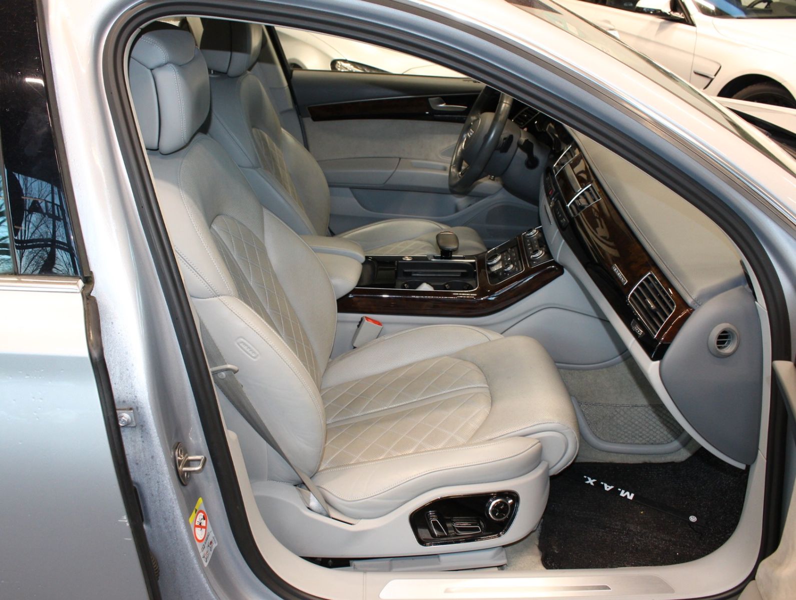 Fahrzeugabbildung Audi A8 4.0 TFSI tiptronic quattro*1.Hand Matrix-LED