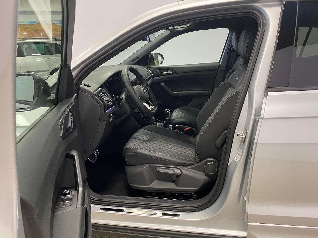 Fahrzeugabbildung Volkswagen T-Cross 1.5 TSI DSG BLACK STYLE R-Line+AHK+ACC++