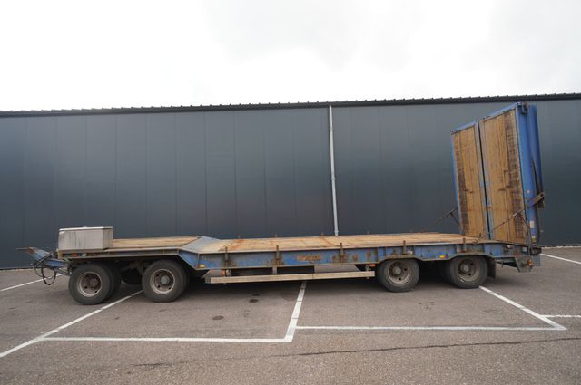 Nooteboom 4 AXLE SEMI LOW LOADER WITH RAMPS STEEL SUSPENSI