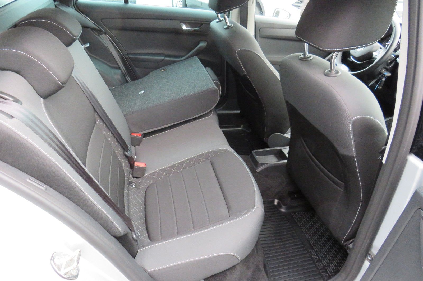 Fahrzeugabbildung SKODA Fabia Combi Ambition SITZH. GJ GRA PDC APP 1.H