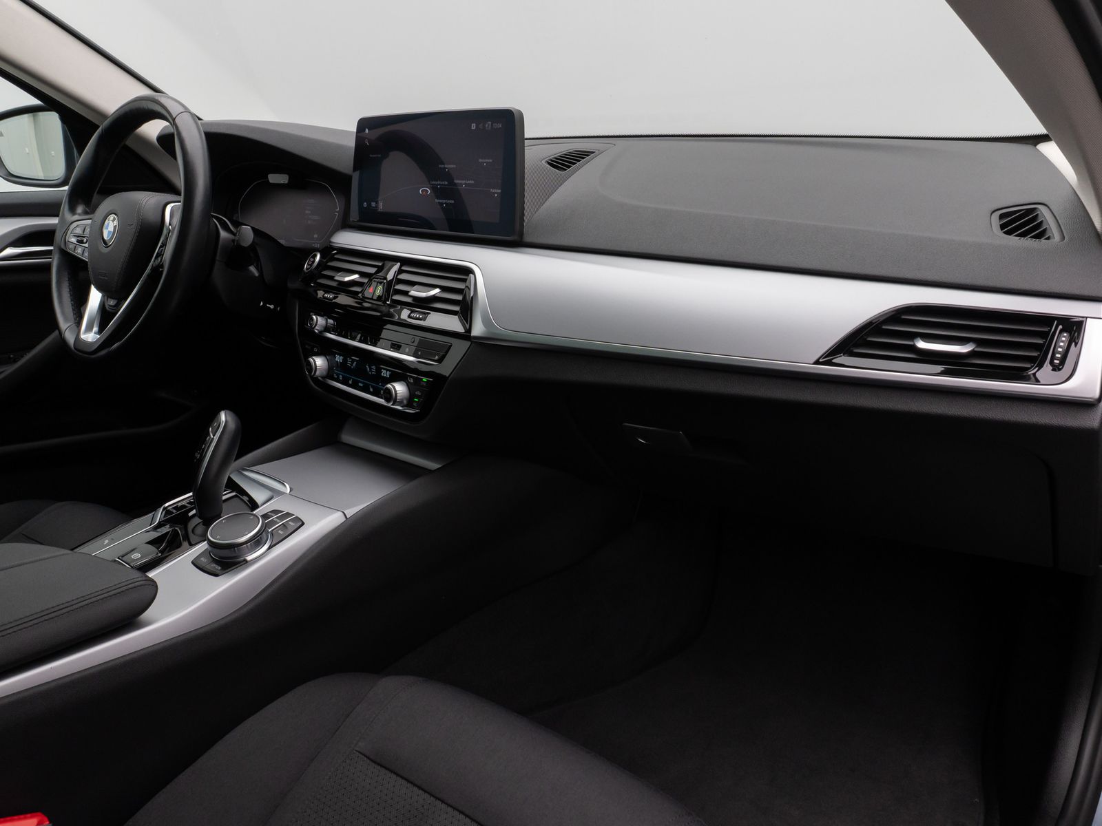 Fahrzeugabbildung BMW 520d xD Panorama Kamera DAB HiFi ACC 4xKlima