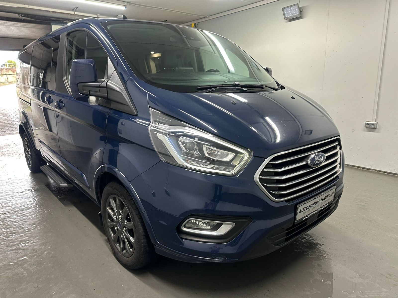 Fahrzeugabbildung Ford Tourneo Custom 320 L2H1*8SITZE*AHK*ACC*SPURH*