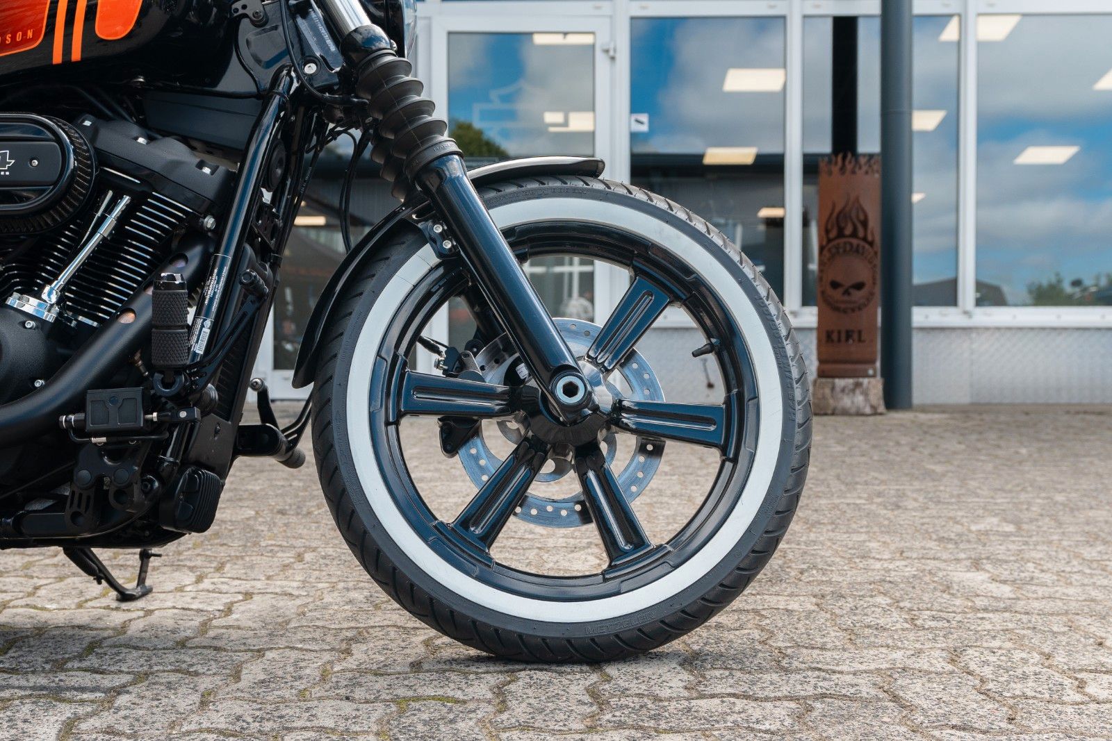 Fahrzeugabbildung Harley-Davidson Softail FXBBS Street Bob - Jekill & Hyde- Bobber