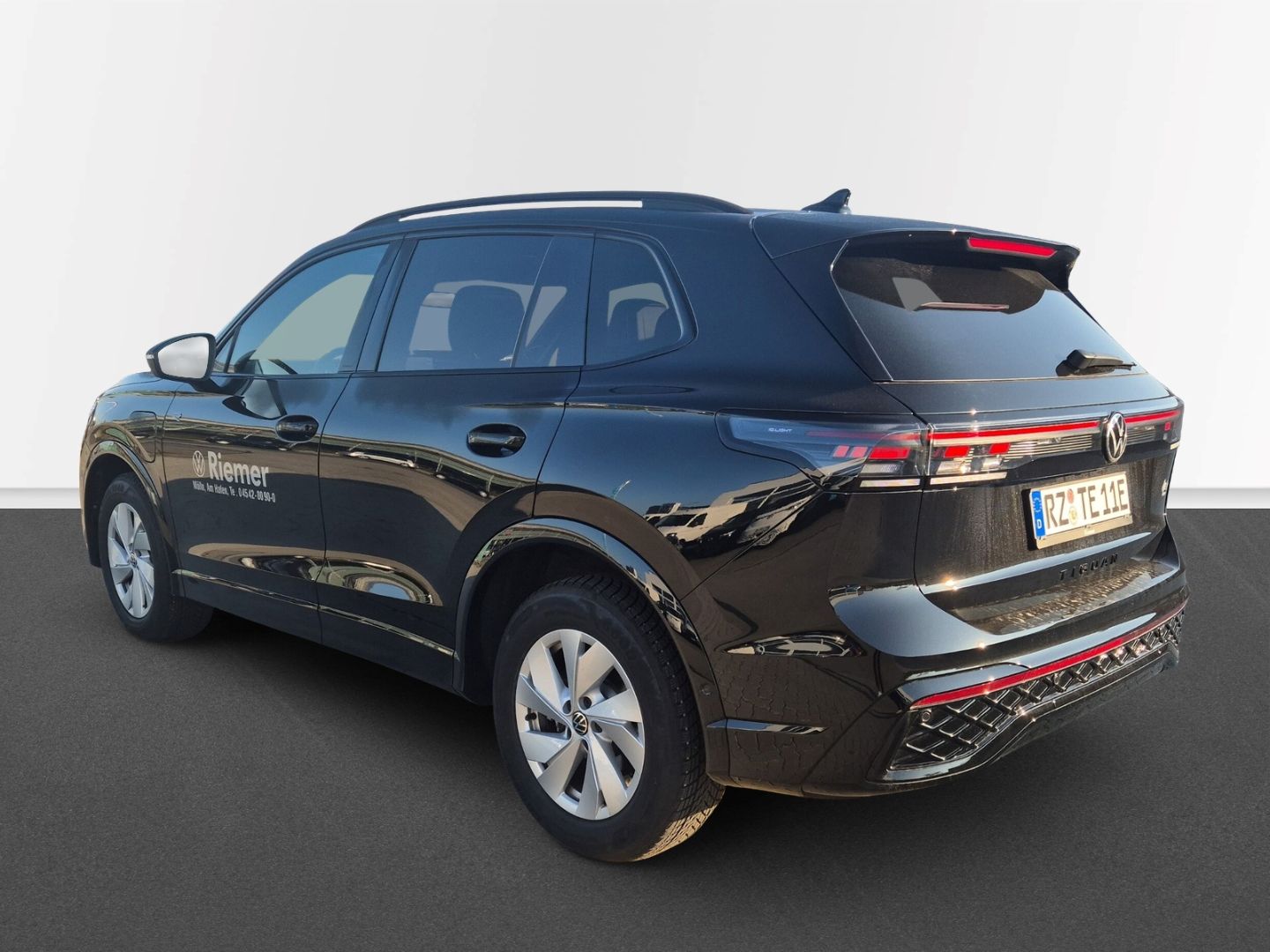 Volkswagen Tiguan R-Line 1,5l eHybrid AHK Leder Panorama Ha foto 2