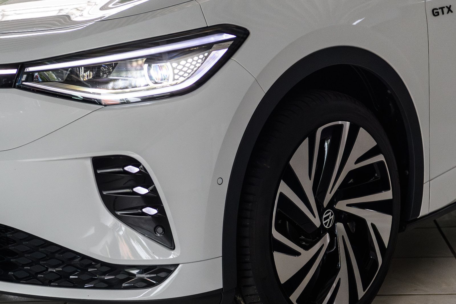 Fahrzeugabbildung Volkswagen ID.4 GTX 4Motion IQ-LIGHT+AHK+WÄPU+KAMERA+HuD+21