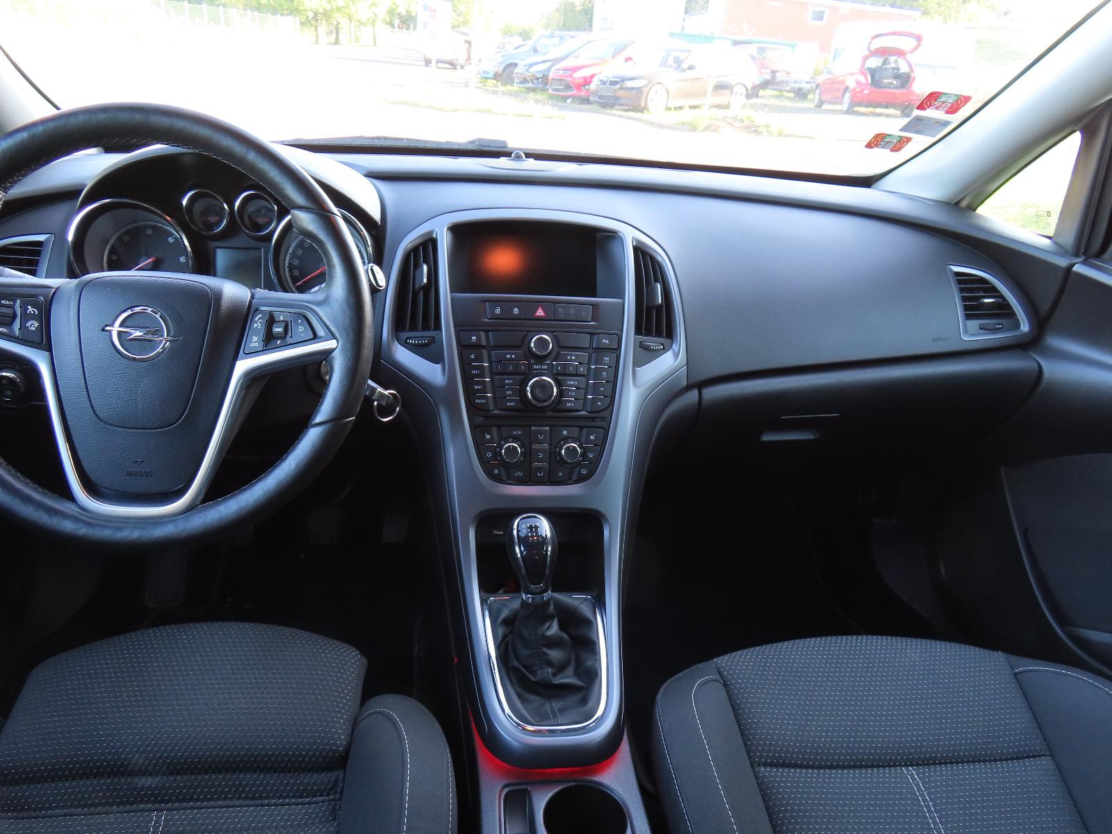 Opel Astra 2015 — photo 9