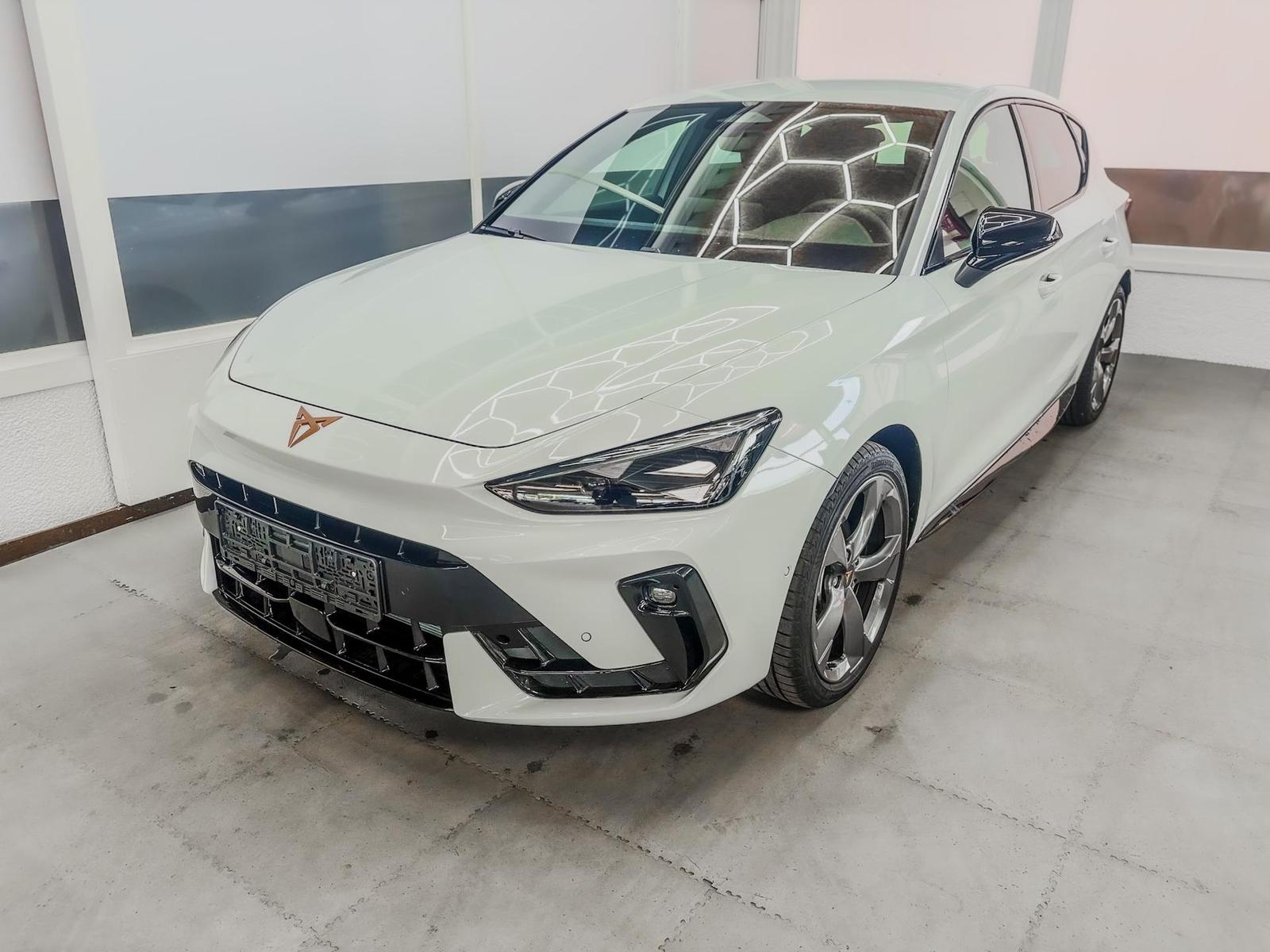 Cupra Leon 1.5 eTSI DSG NAVI MATRIX INTELLIGENT DRI...
