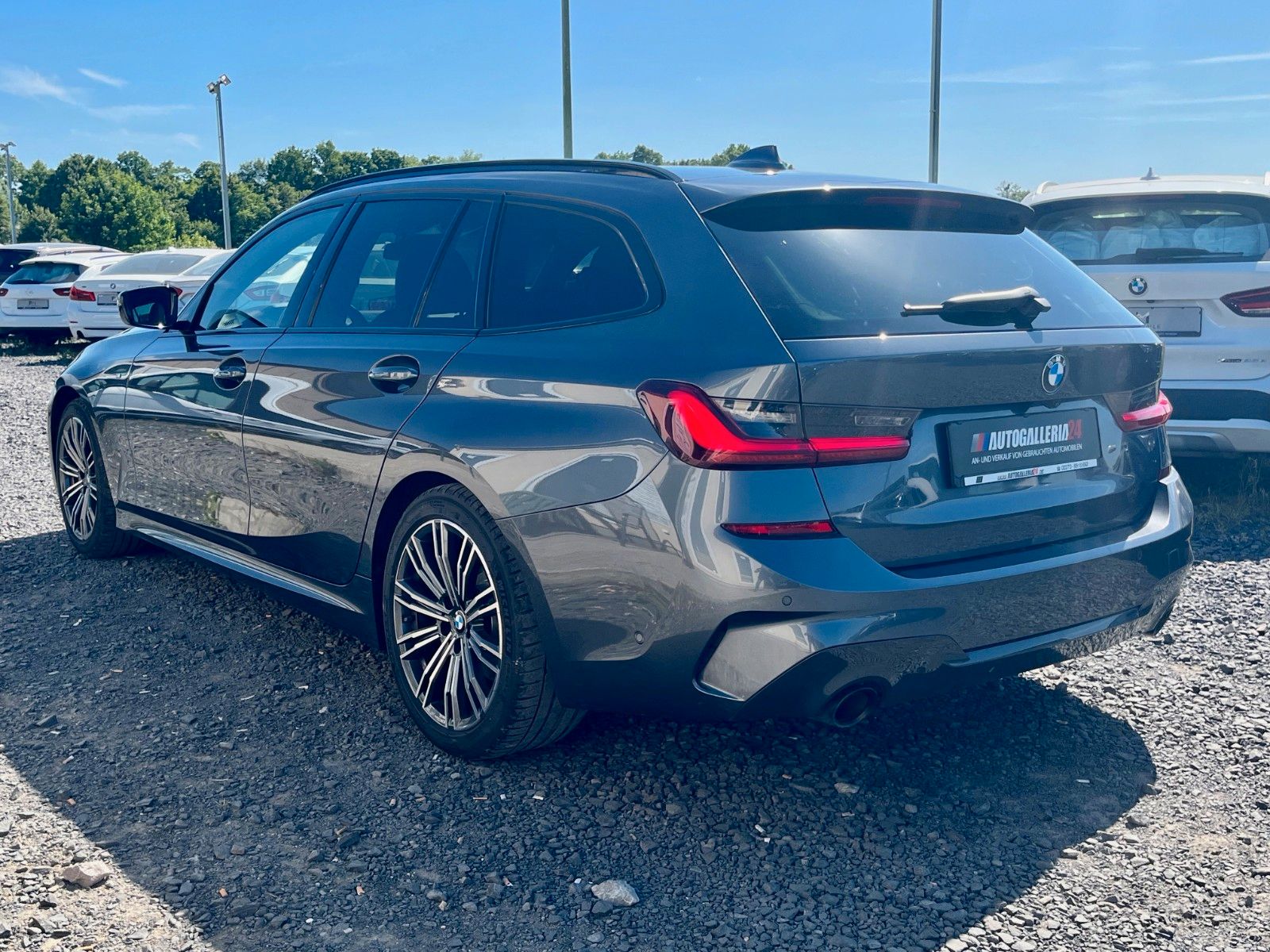 Fahrzeugabbildung BMW 320d Sport-Aut. M SPORTPAKET Navi Leder AHK LED