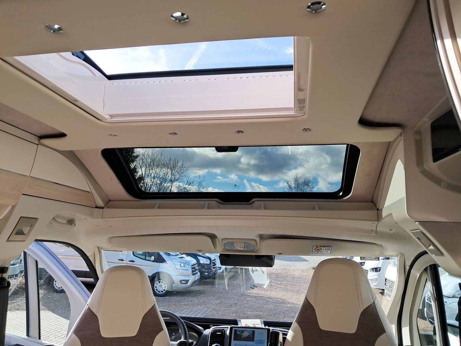 Fahrzeugabbildung Eura Mobil Van V 635 EB Automatik, 180 PS, Fahrassistenz