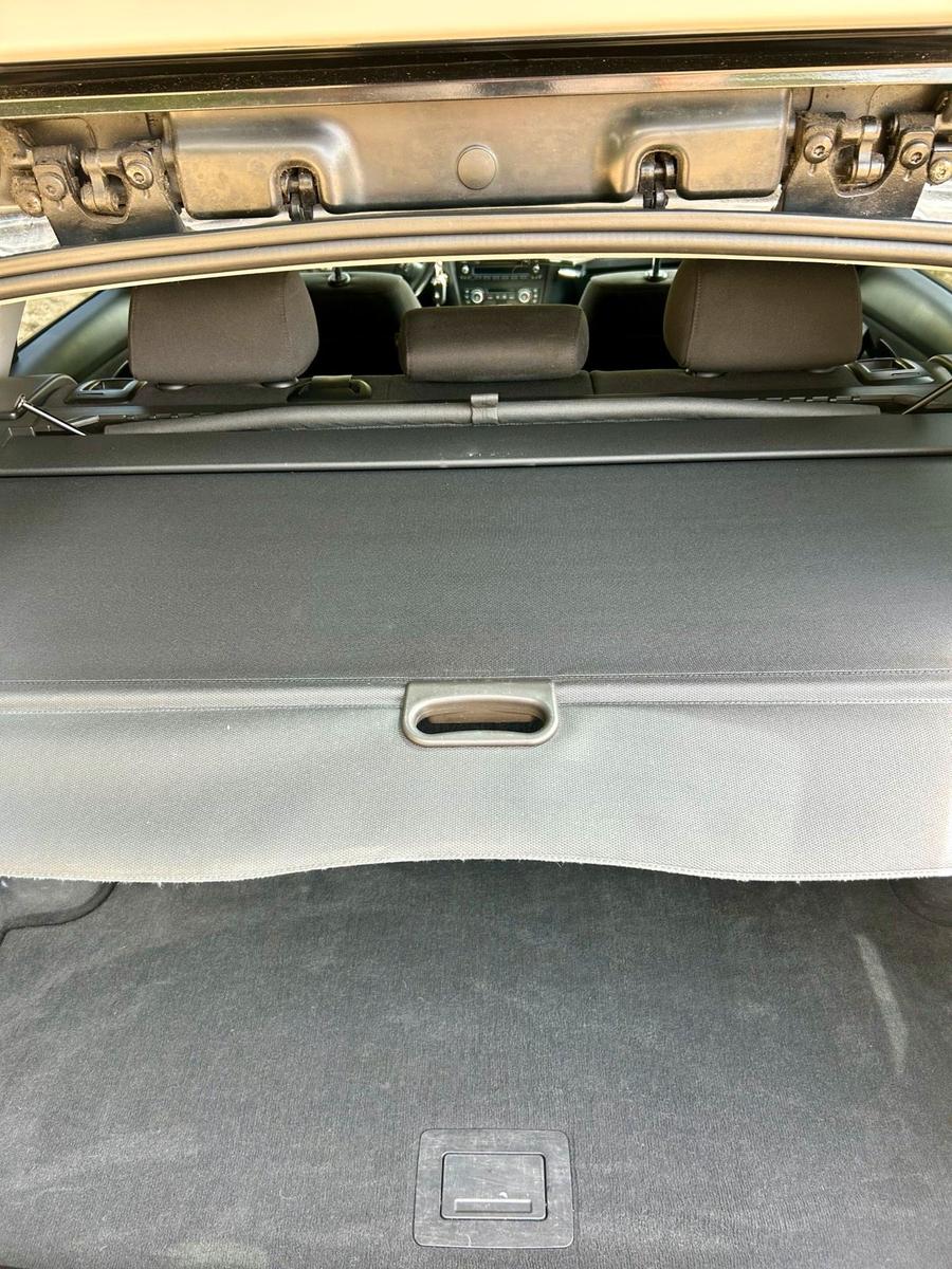 BMW 318 2009 — photo 12