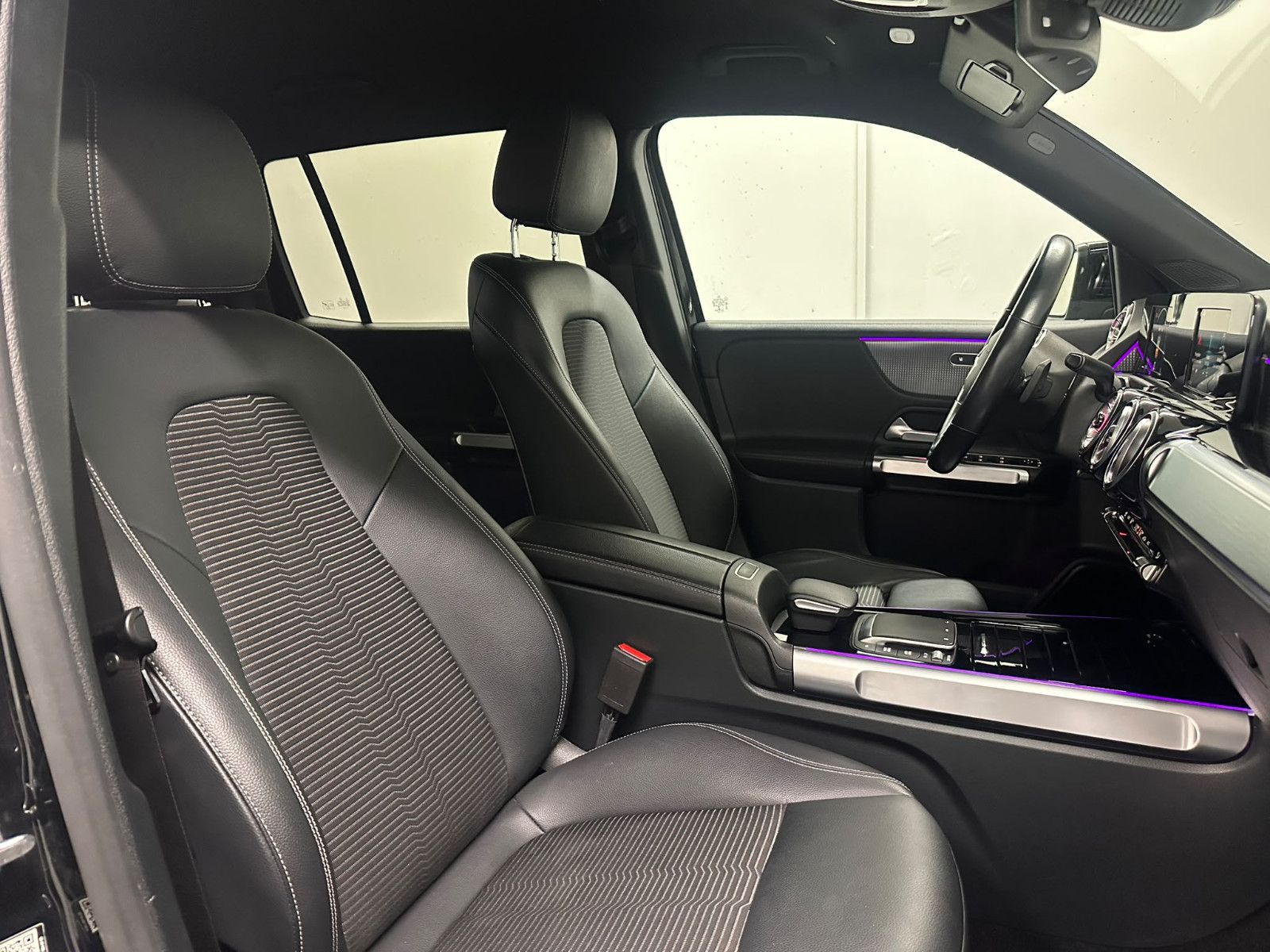 Fahrzeugabbildung Mercedes-Benz GLB 200 d 4MATIC DCT*NIGHT*AHK*KEYLESS*
