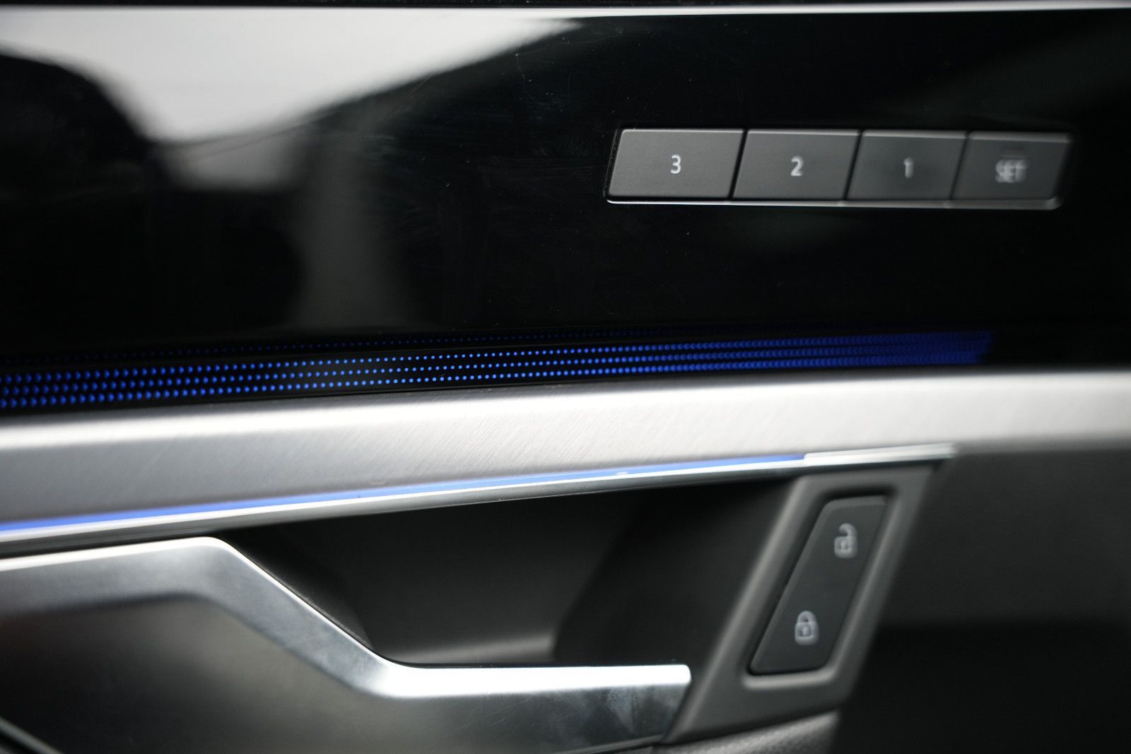 Fahrzeugabbildung Volkswagen Touareg SPORT/ 4Motion/VIRTUAL/AMBIENT/360''KAM