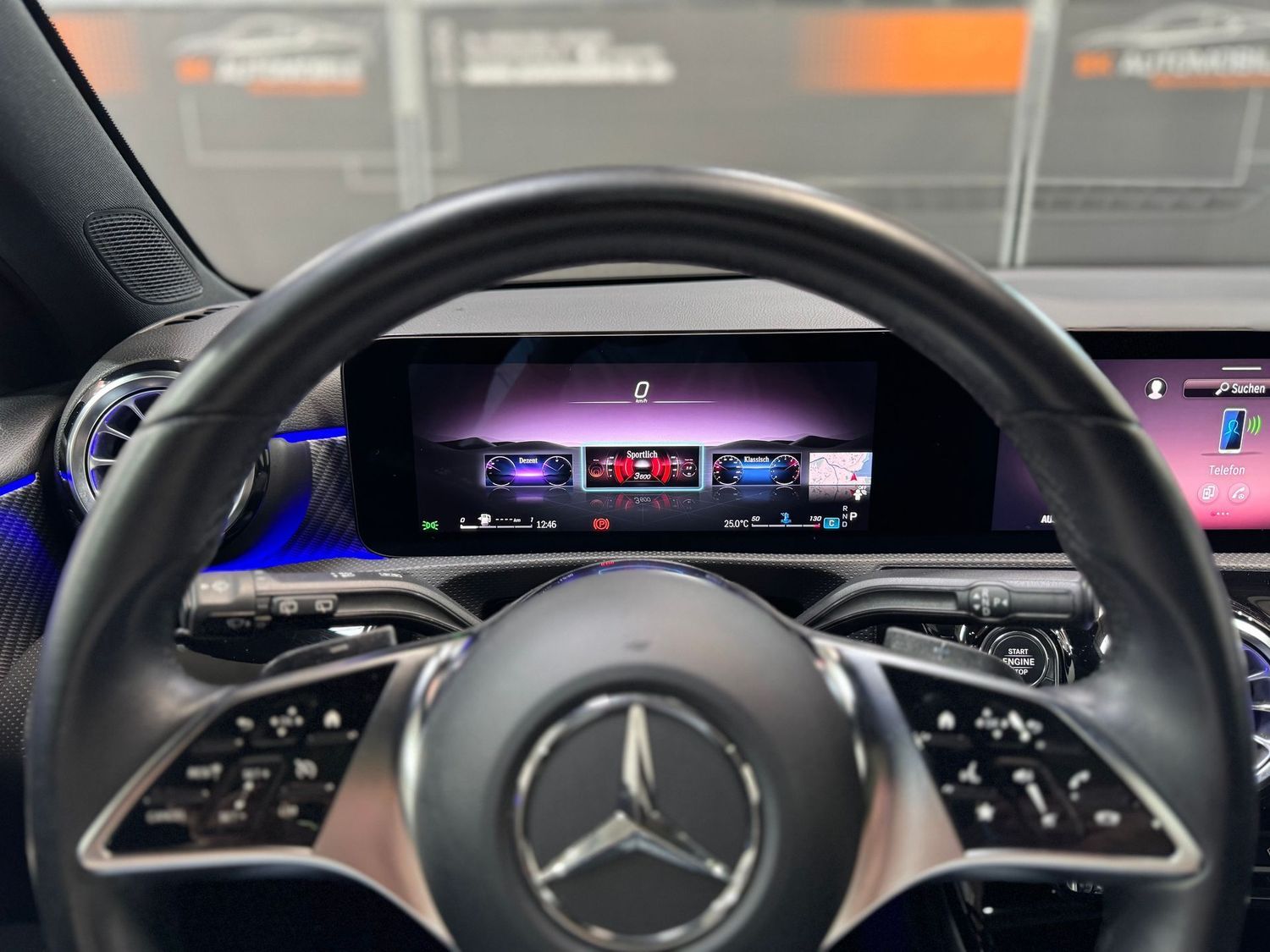 Fahrzeugabbildung Mercedes-Benz A 180 d Night#LED#MBUX#Ambiente#Pano#Spur