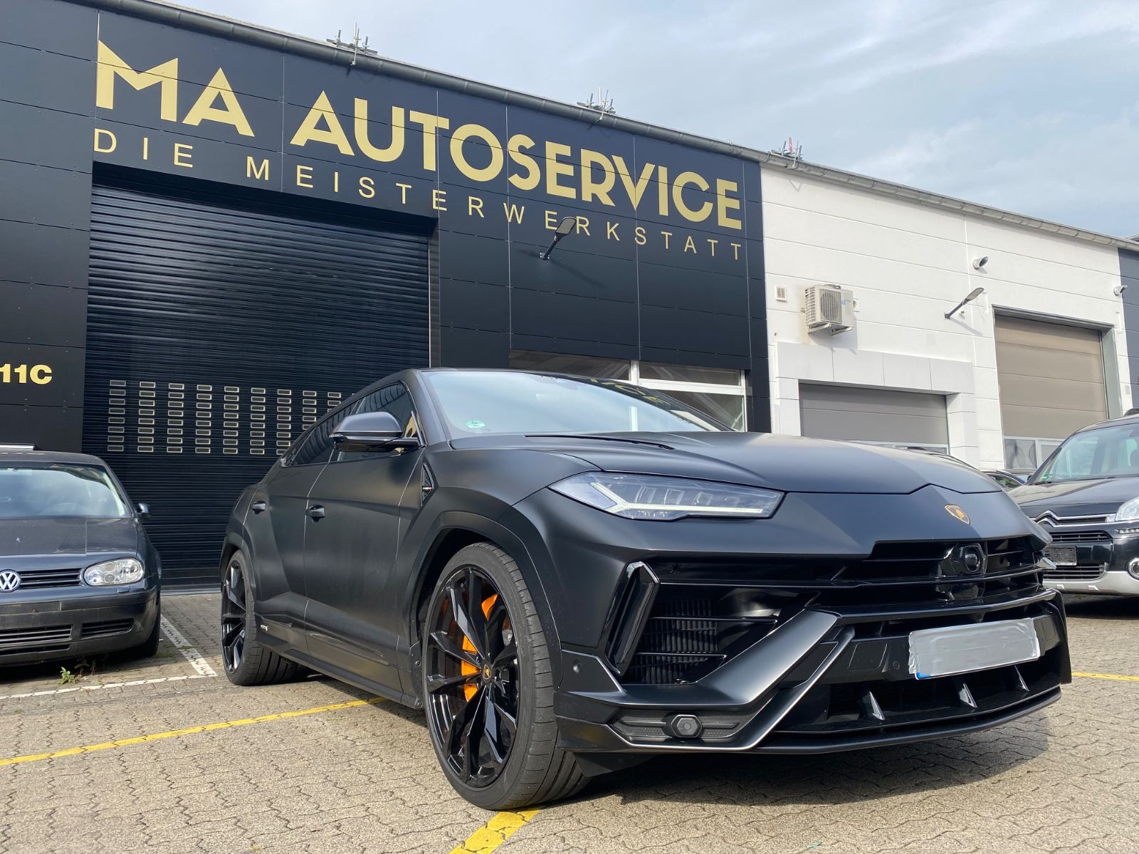 Lamborghini URUS S - AKRAPOVIC BLACK EDITION foto 1