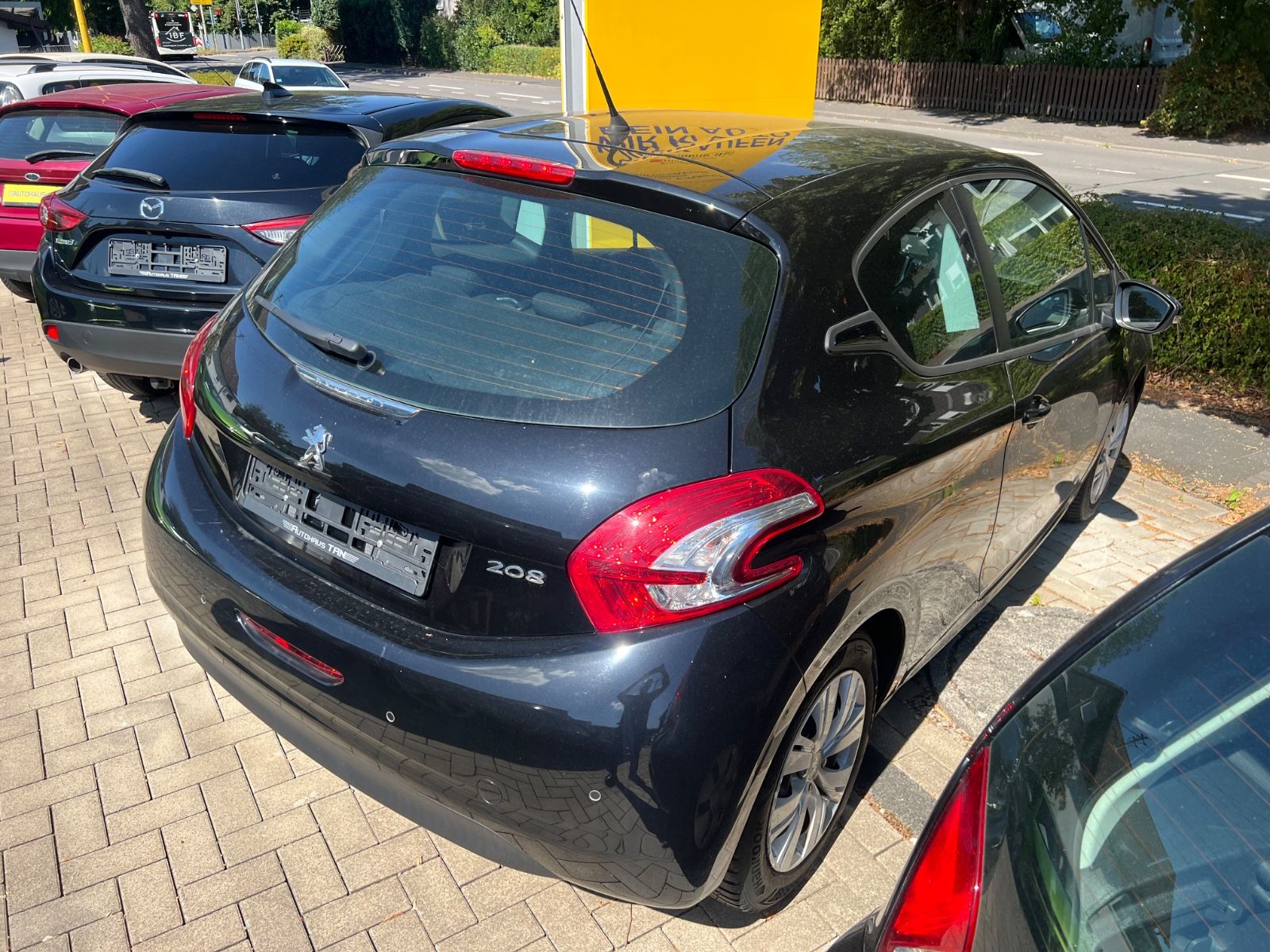 Fahrzeugabbildung Peugeot 208 Active * 1.HAND * TÜV & SERVICE NEU *