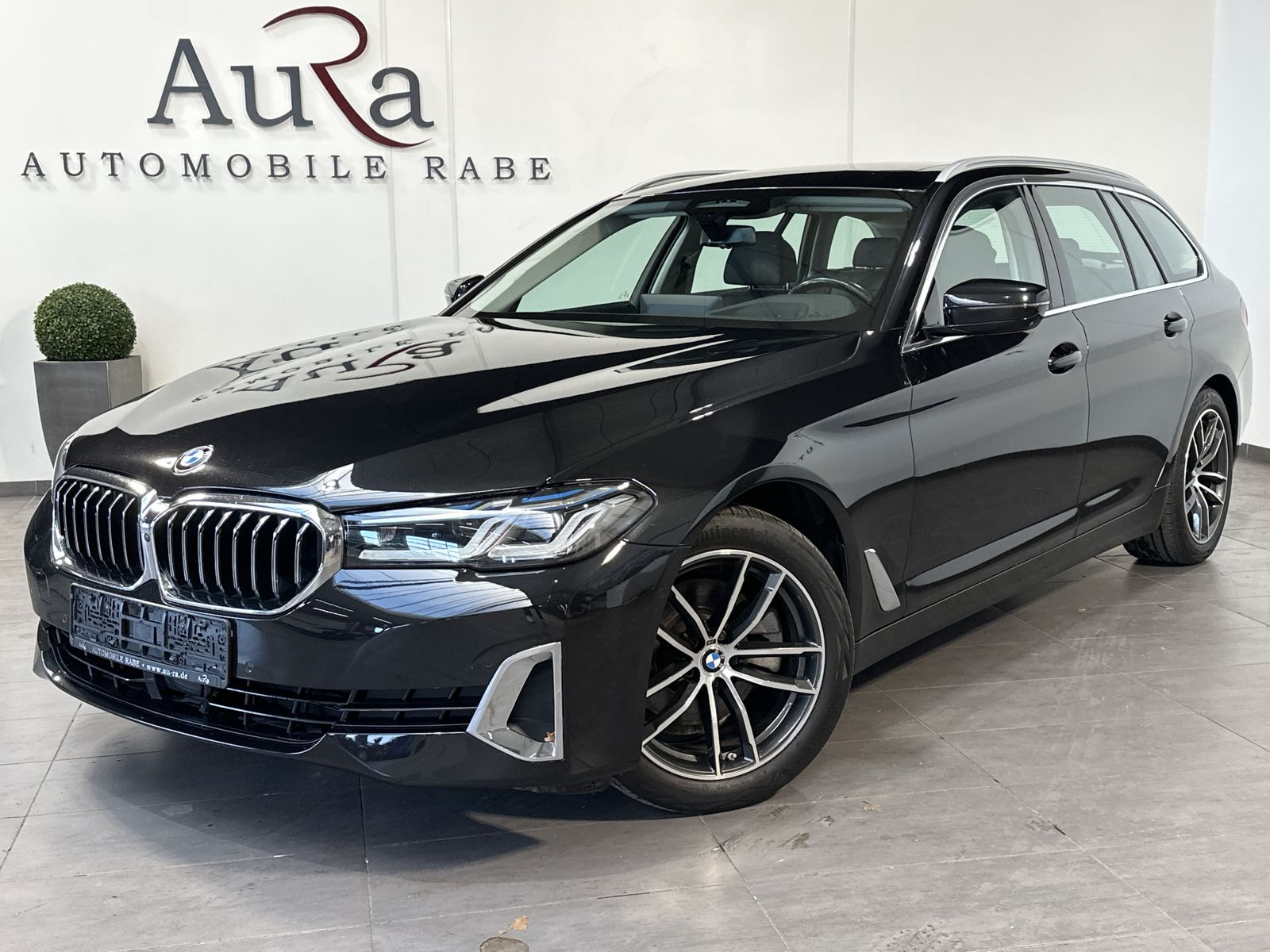Fahrzeugabbildung BMW 520d Touring Luxury-Line NAV+LASER+PANO+HUD+360°