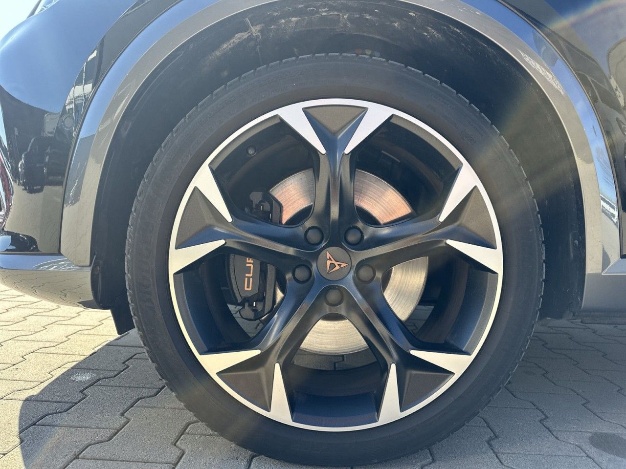 Fahrzeugabbildung CUPRA Formentor VZ 2.0 TSI 245 PS DSG - mit KI generiert/bearbeitet