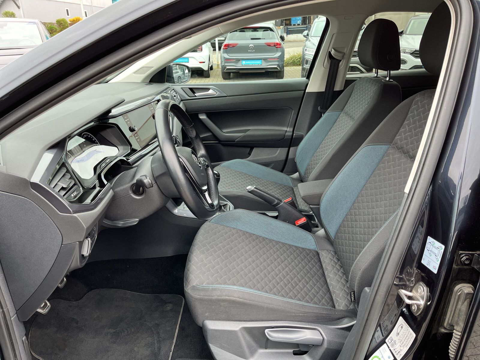 Fahrzeugabbildung Volkswagen Polo 1.0 MPI IQ.Drive CLIMATRONIC SHZ