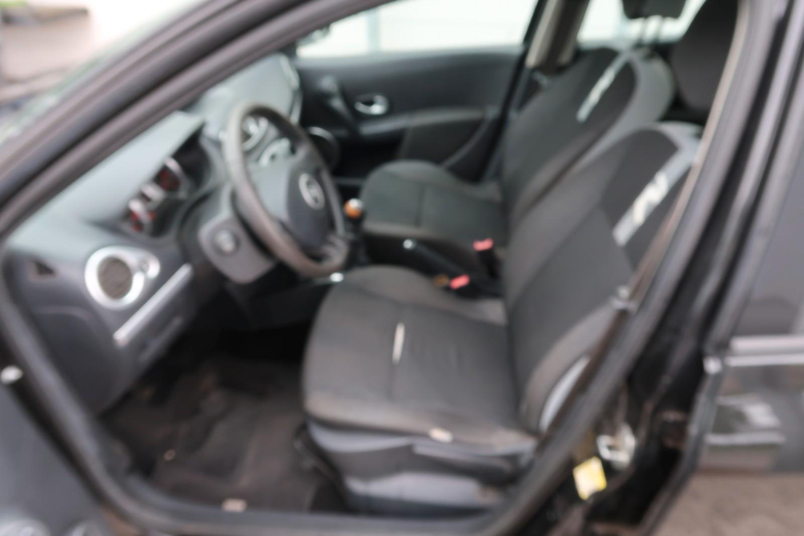 Renault Clio 2009 — photo 18