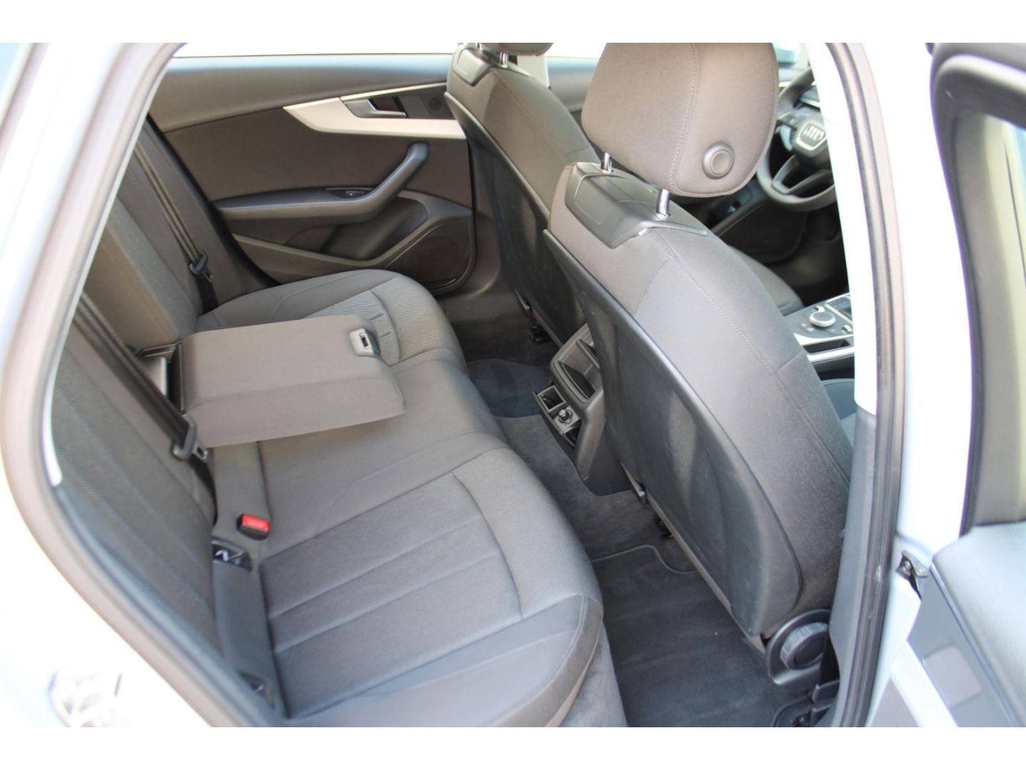 AUDI A4 Avant basis ultra 2.0 TDI Bi-Xenon Navi GJR G - Image 10