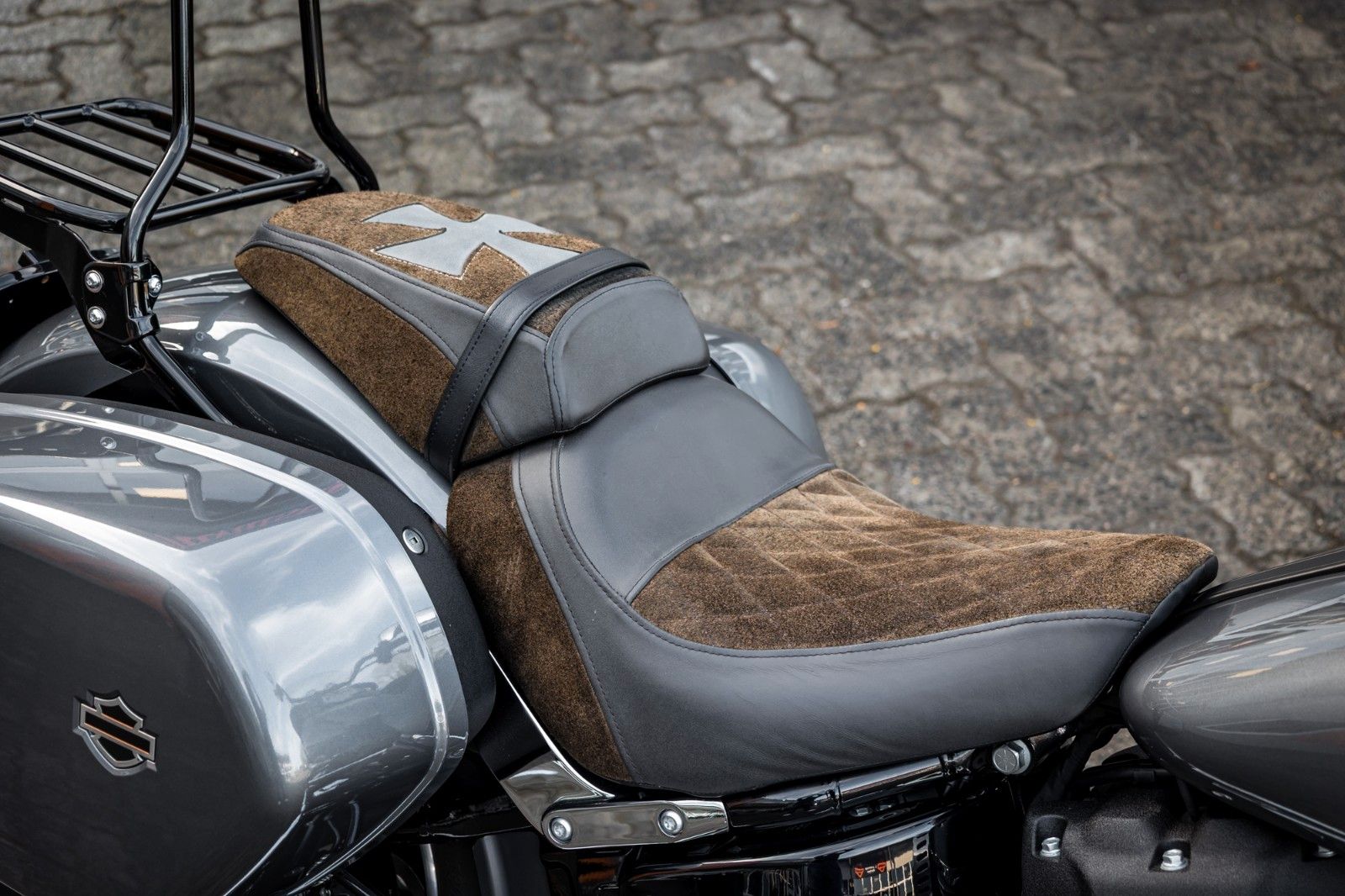 Fahrzeugabbildung Harley-Davidson FLSB SPORT GLIDE 107 - Dr. Jekill & Mr. Hyde -